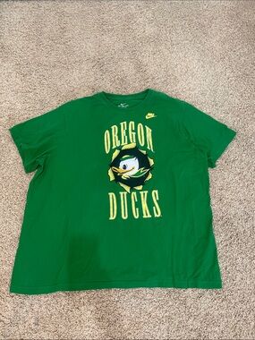 Nike Men’s 3XL Green Oregon Ducks Graphic Tee with Yellow Logo